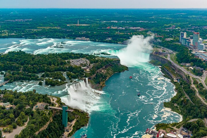 Experience the stunning power of Niagara Falls where cascading waters and lush landscapes create an unforgettable backdrop for adventure and exploration in the heart of nature’s masterpiece.